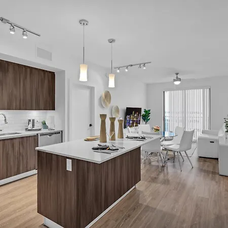 Modern 2 Bed In The Heart Of Doral Free Parking Apartment Hialeah Gardens Exterior photo