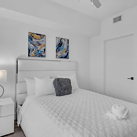 Modern 2 Bed In The Heart Of Doral Free Parking Apartment Hialeah Gardens Exterior photo