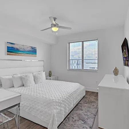 Modern 2 Bed In The Heart Of Doral Free Parking Apartment Hialeah Gardens Exterior photo