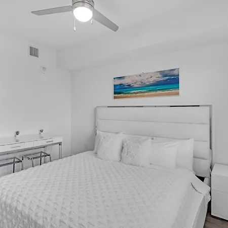 Modern 2 Bed In The Heart Of Doral Free Parking Apartment Hialeah Gardens Exterior photo