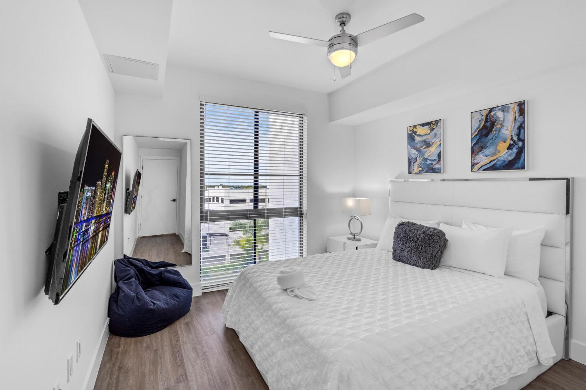 Modern 2 Bed In The Heart Of Doral Free Parking *