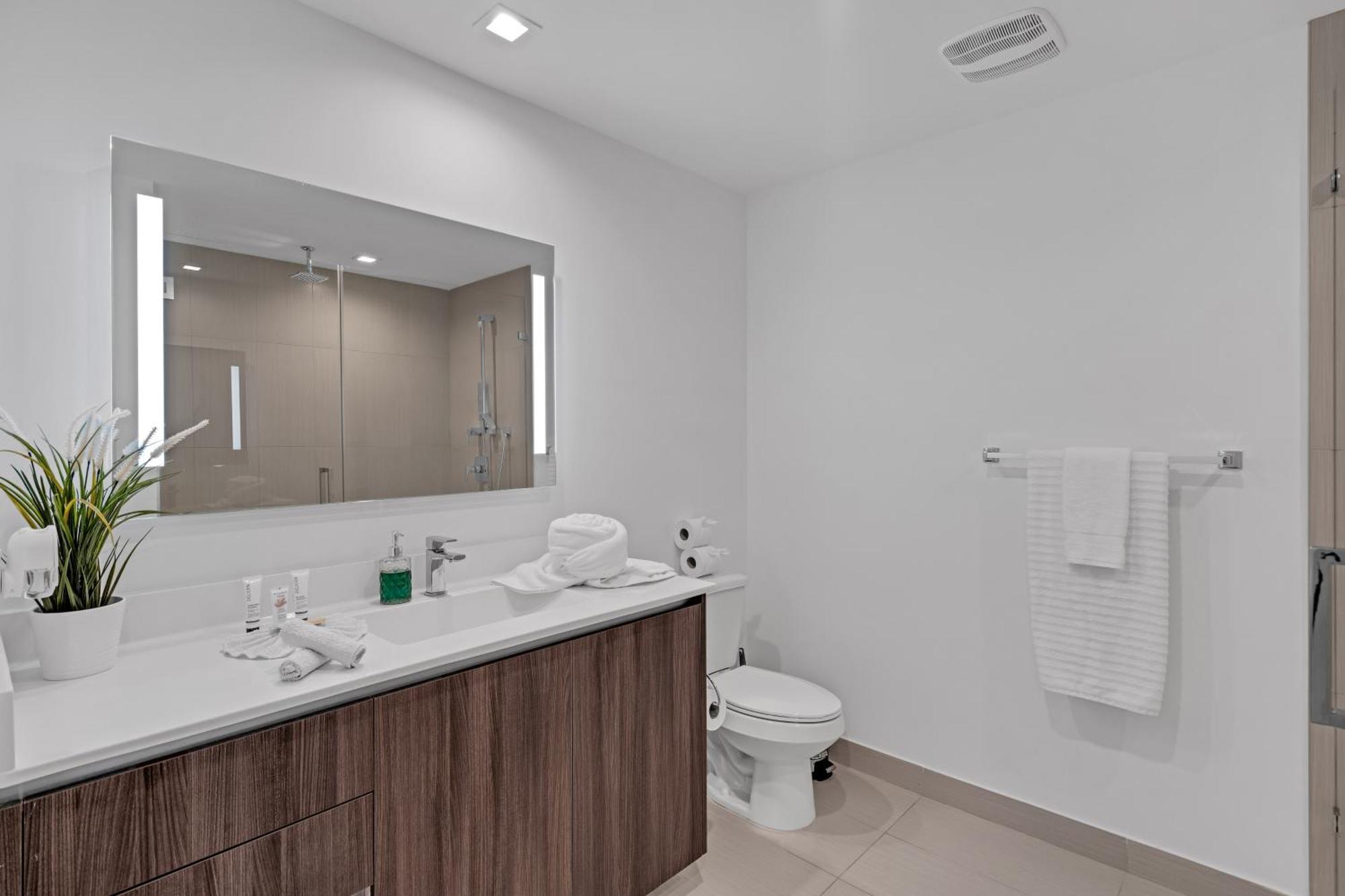 Modern 2 Bed In The Heart Of Doral Free Parking * Hialeah Gardens