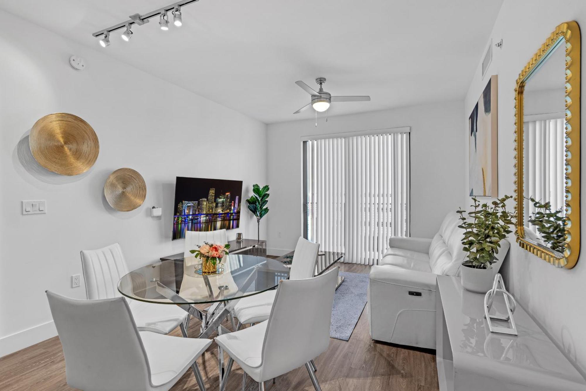 Modern 2 Bed In The Heart Of Doral Free Parking Apartment
