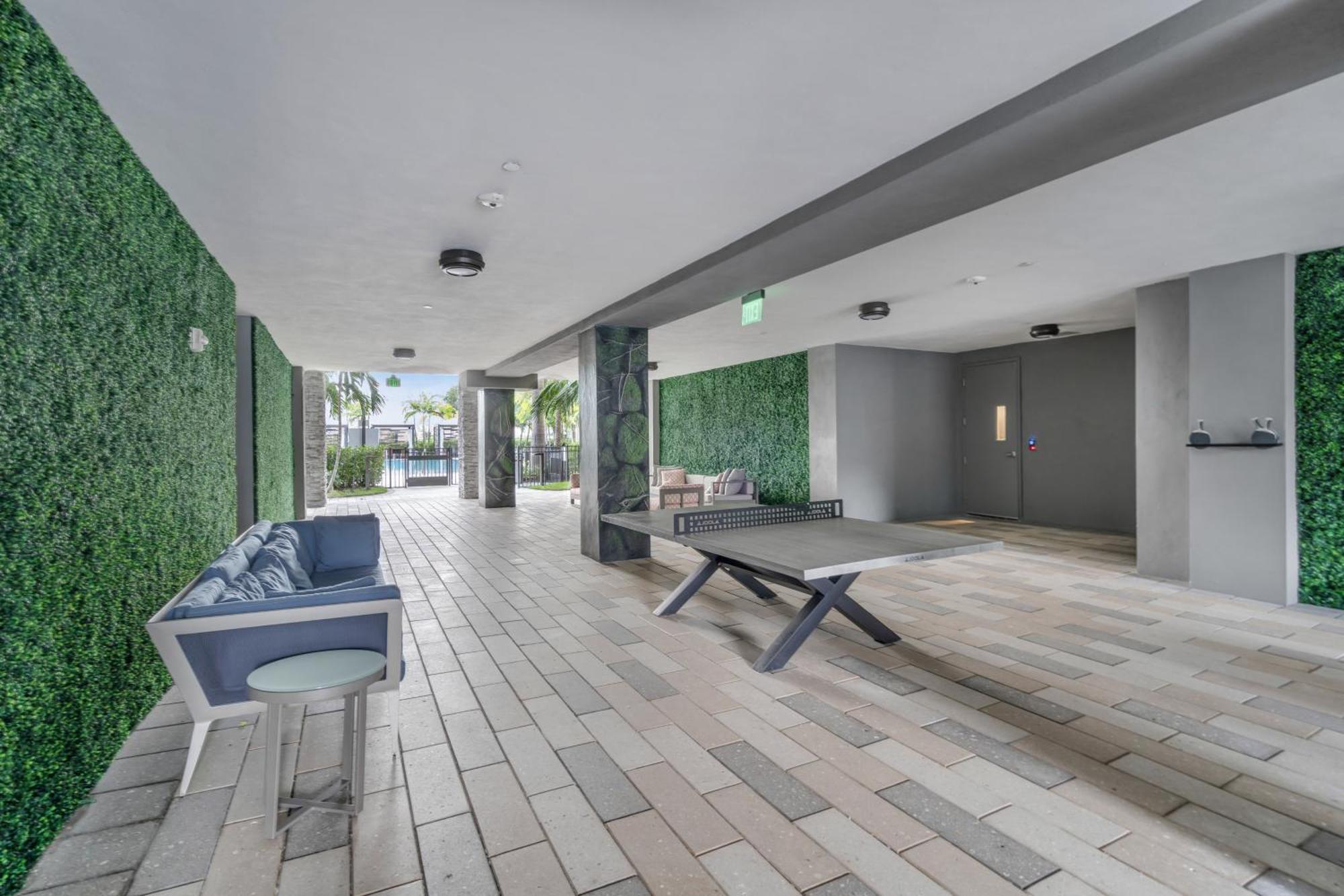Modern 2 Bed In The Heart Of Doral Free Parking *