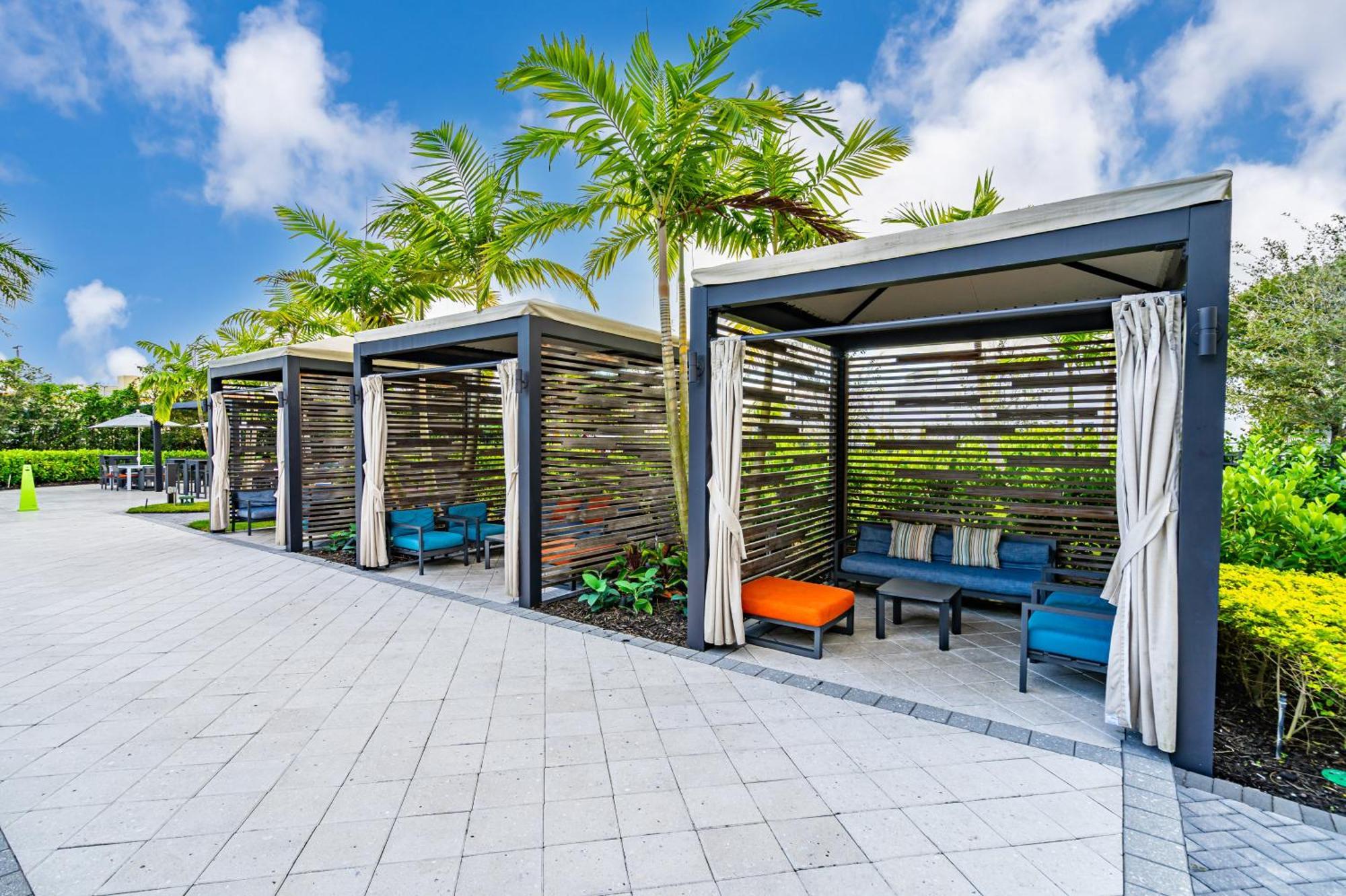 Modern 2 Bed In The Heart Of Doral Free Parking