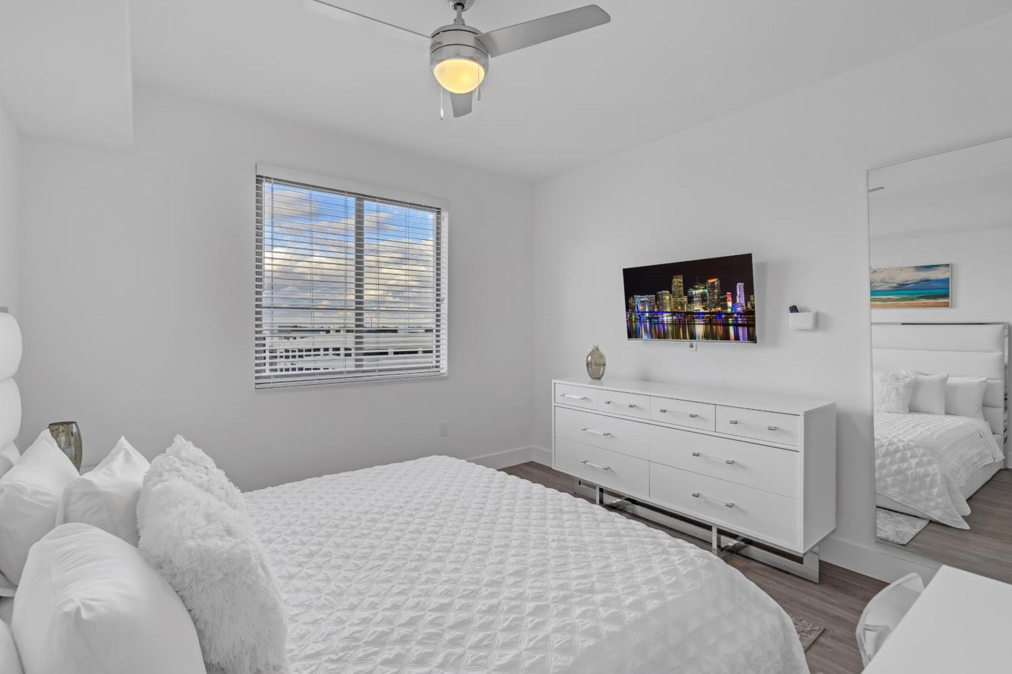 Modern 2 Bed In The Heart Of Doral Free Parking Apartment