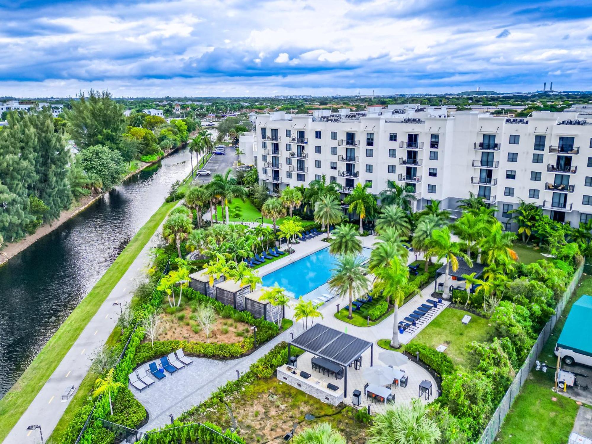 Modern 2 Bed In The Heart Of Doral Free Parking Apartment *
