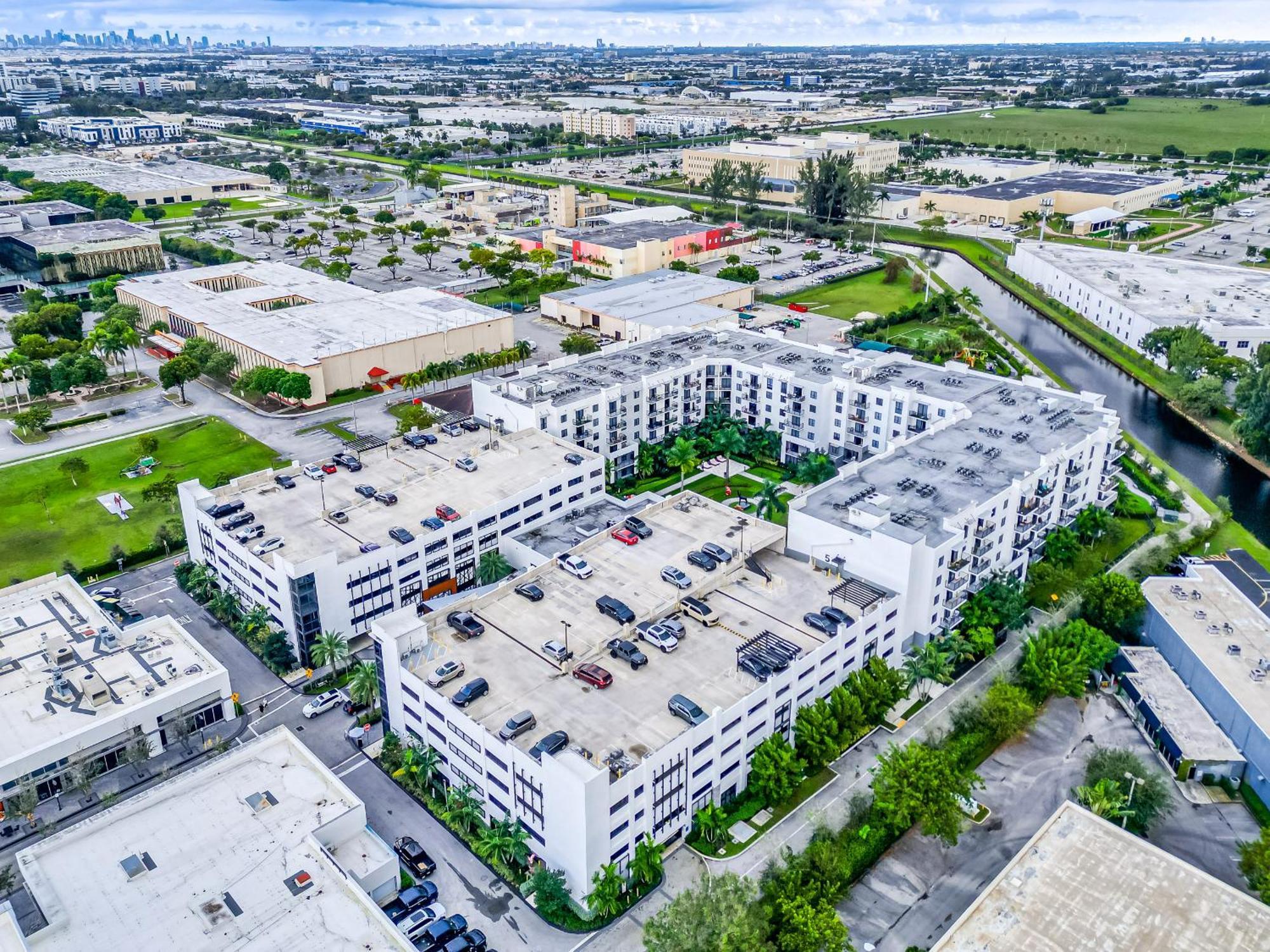 Modern 2 Bed In The Heart Of Doral Free Parking *
